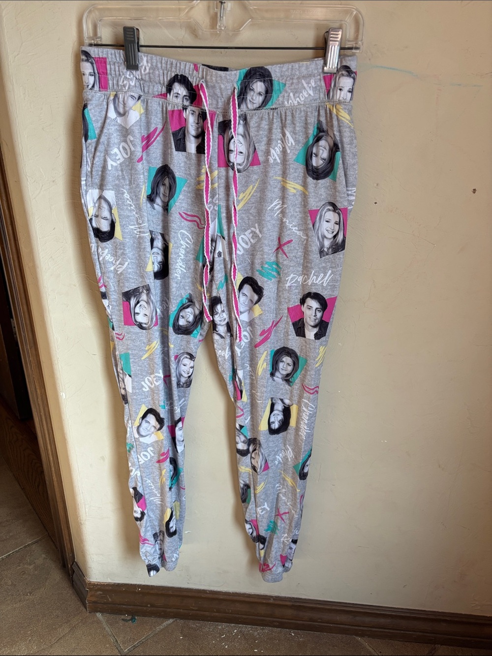 Friends pocketed pajama pants! Small
